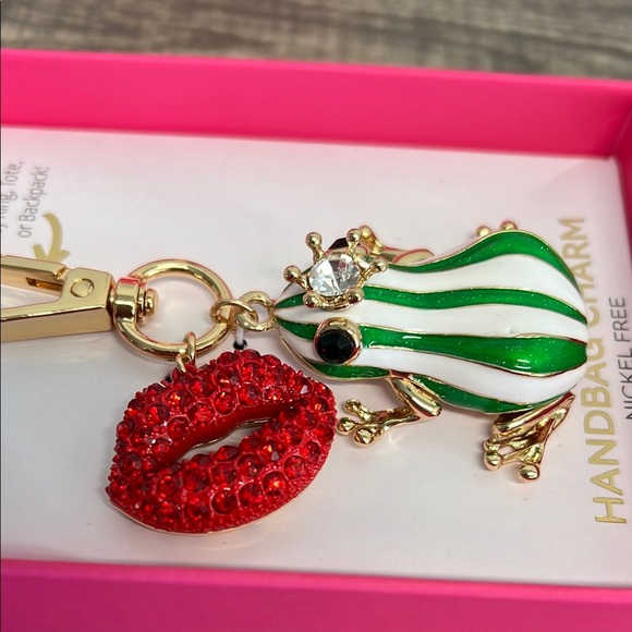 True To Form | Charming Frog 🐸 💋 Bag Charm - Picture 3 of 6